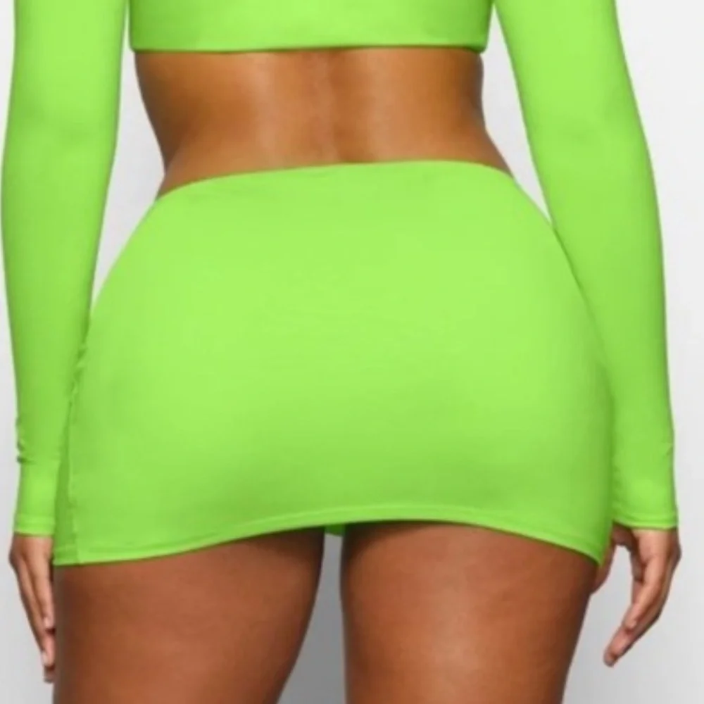 ☘️SKIMS RECYCLED SWIM RUCHED MINI SKIRT COVERUP IN NEON GREEN SIZE 4X
